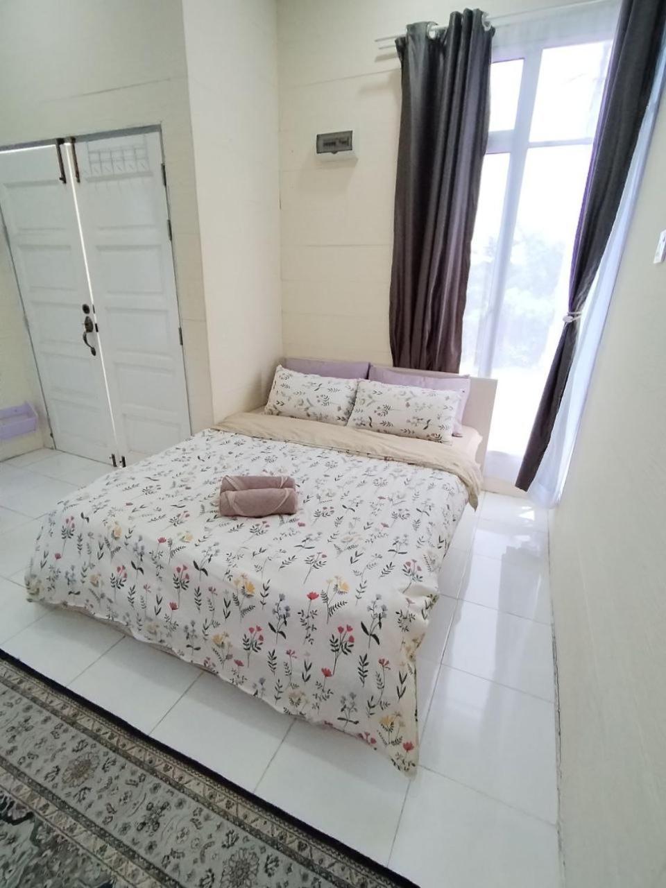 Teratak Sherra Roomstay Macang Exterior photo